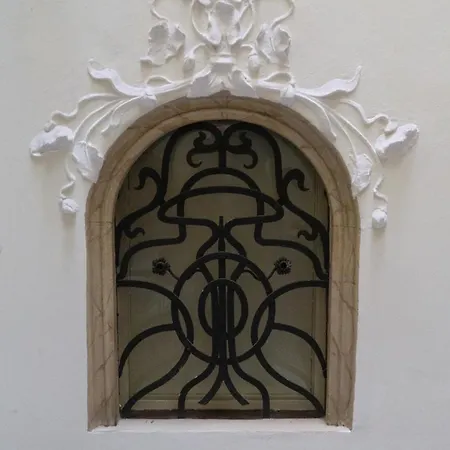 Palace Apartment *