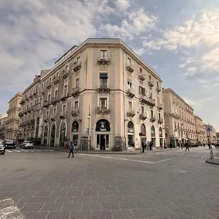 Palace Apartment *