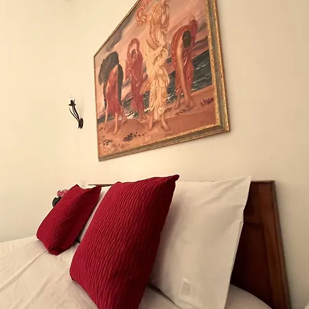 Palace Apartment *